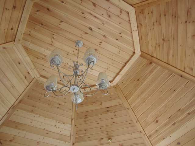 dřevěný strop